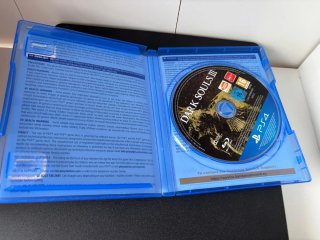 PS4 Slim con mandos y juego