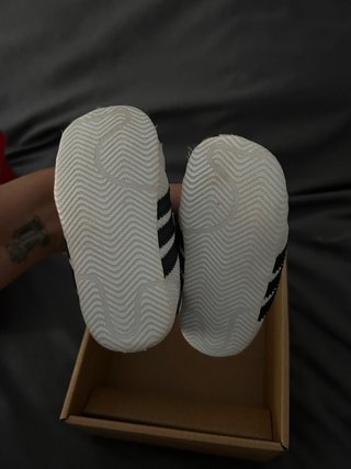 Zapatillas Adidas Bebé Superstar nuevas num 18