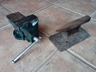 Tornillo de banco y yunque pequeño