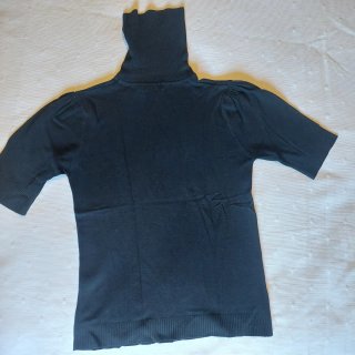 Jersey cuello alto manga corta negro