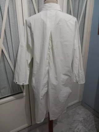 Chubasquero blanco Parfois.