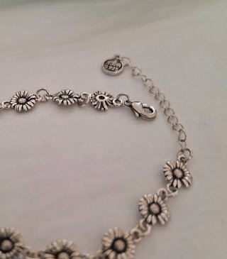 Pulsera de plata con flores