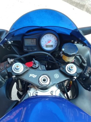 Yamaha R6 Azul y Blanca