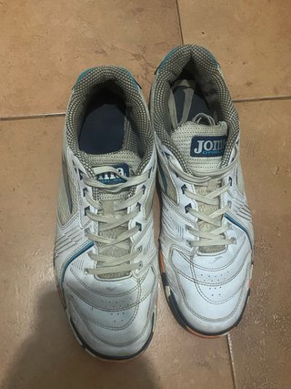 Zapatos fútbol sala Joma blancos y naranjas