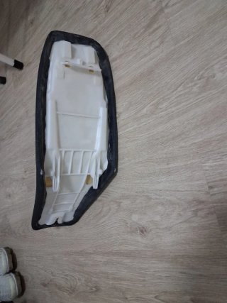 Asiento de moto negro