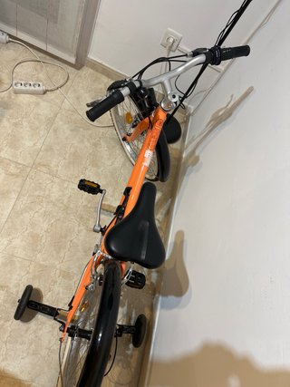 Bicicleta naranja RIVERSIDE sin usar