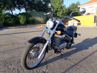 Suzuki Intruder 250 Cruiser Negra