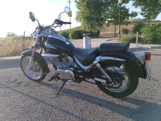Suzuki Intruder 250 Cruiser Negra