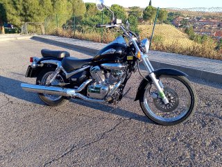 Suzuki Intruder 250 Cruiser Negra