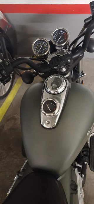 Moto Cruiser Negra y Gris