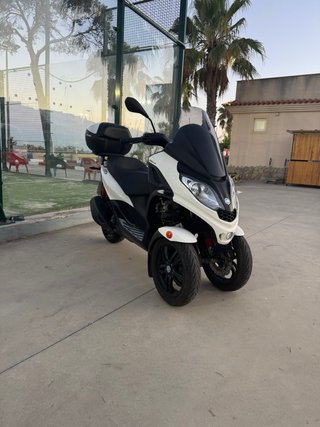Piaggio MP3 300 Sport