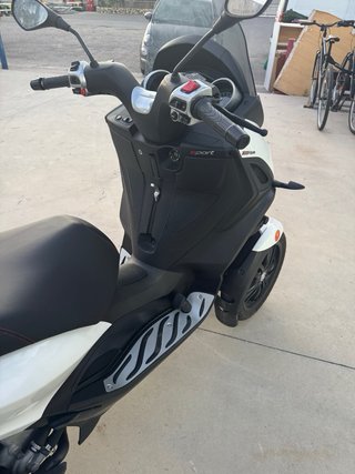 Piaggio MP3 300 Sport
