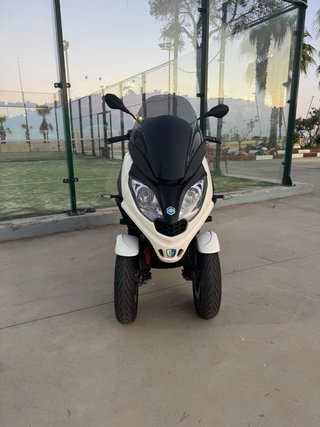 Piaggio MP3 300 Sport