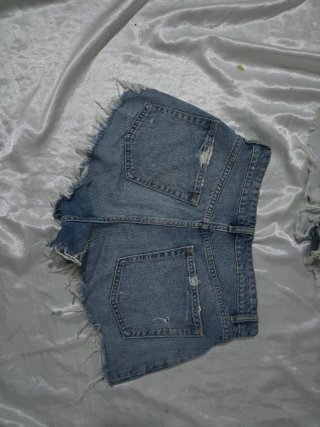 Shorts Vaqueros Tiro Alto con detalles rotos