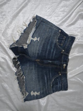 Shorts Vaqueros Tiro Alto con detalles rotos