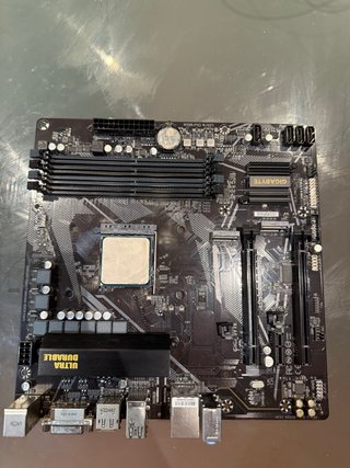 Placa Base Gigabyte B550M DS3H + Ryzen 5 5500