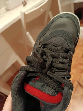 Nike Jordan Negras y Rojas Poco Uso
