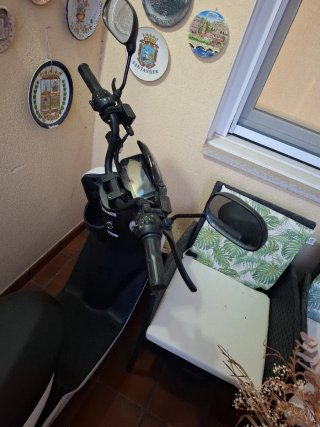 Moto Eléctrica Scooter Blanca