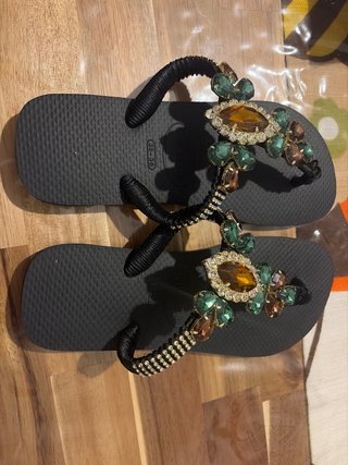 Chanclas Havaianas negras adornadas T35-36