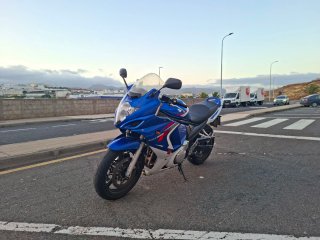 Suzuki GSX 650 F Azul y Blanca