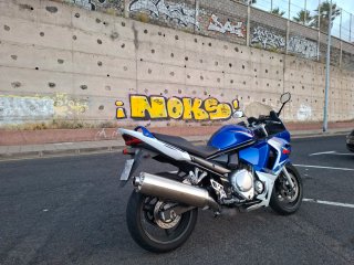 Suzuki GSX 650 F Azul y Blanca