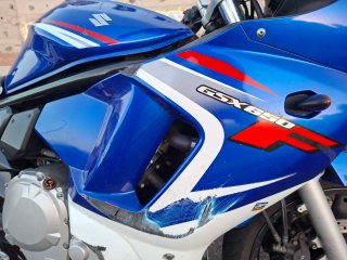 Suzuki GSX 650 F Azul y Blanca