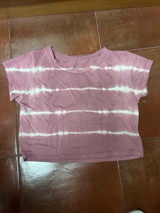 Camiseta rosa y blanca tie-dye