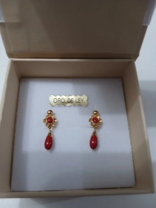 Pendientes de coral y oro