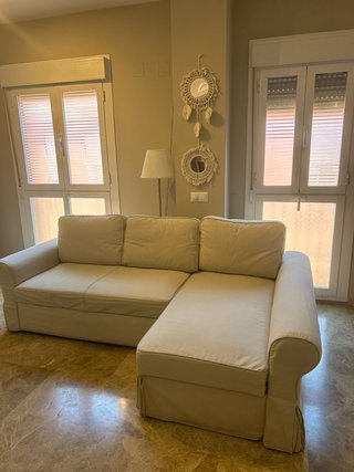 Sofá modular beige con almacenaje