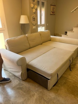 Sofá modular beige con almacenaje