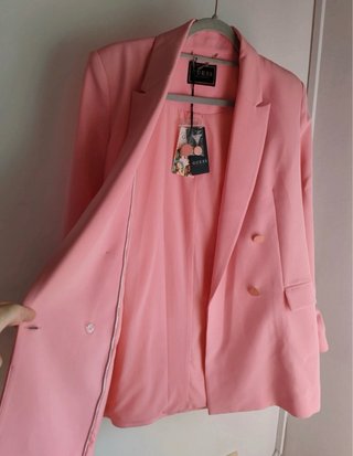 Traje Guess rosa nuevo con etiqueta