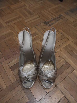Sandalias tacón Gloria Ortiz beige/dorado vero cou