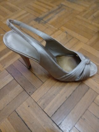 Sandalias tacón Gloria Ortiz beige/dorado vero cou
