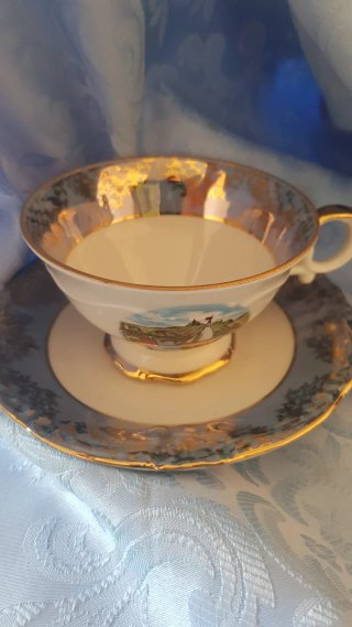 Tazza da thé e piattino in porcellana