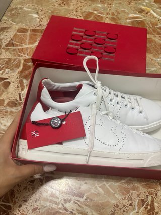Zapatillas Carolina Herrera Blancas y Rojas