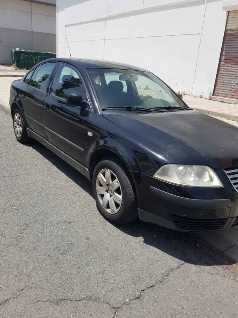 Volkswagen Passat 2001 - foto 1