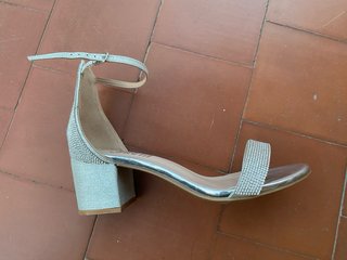 Tacones plateados talla 37
