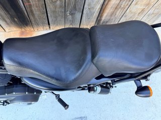 Harley Davidson XL883 Iron Negra