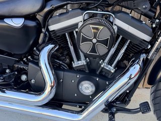 Harley Davidson XL883 Iron Negra