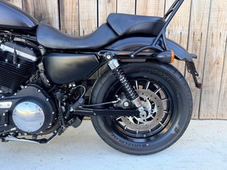 Harley Davidson XL883 Iron Negra