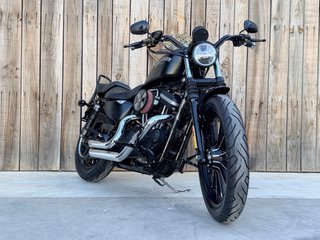 Harley Davidson XL883 Iron Negra