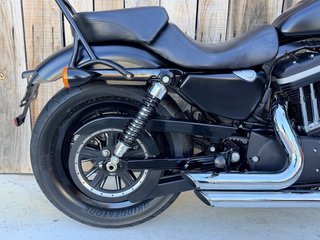Harley Davidson XL883 Iron Negra