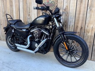 Harley Davidson XL883 Iron Negra