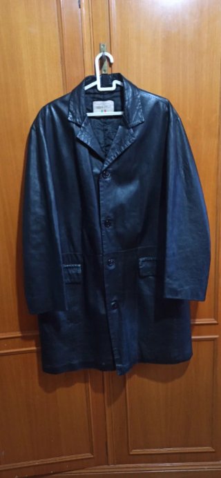 Gabardina de cuero MIRA PELL Negra