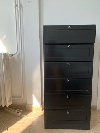 Cajonera negra de madera