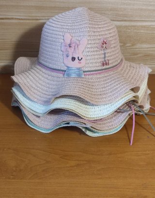 Deliziosi cappelli di paglia per bambini con design divertente