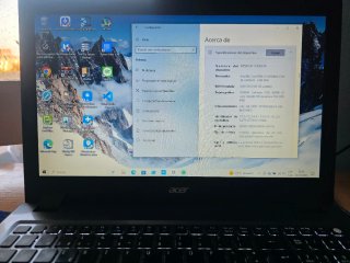 Ordenador portátil Acer negro y plateado