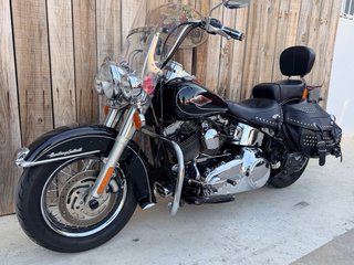 Harley Davidson Heritage Softail Classic Negra
