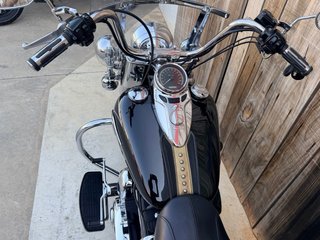 Harley Davidson Heritage Softail Classic Negra