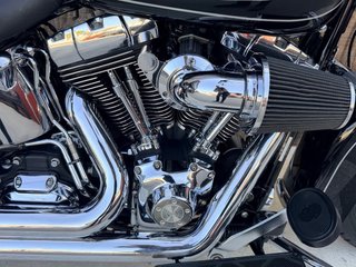 Harley Davidson Heritage Softail Classic Negra